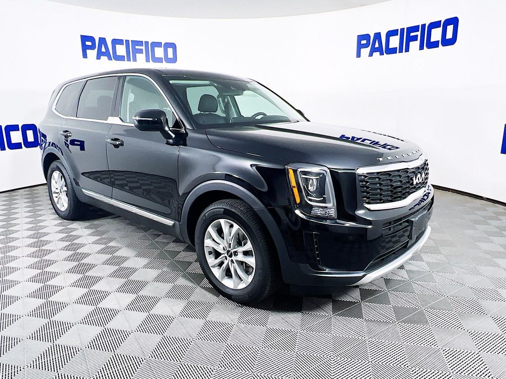 2022 Kia Telluride LX photo 2