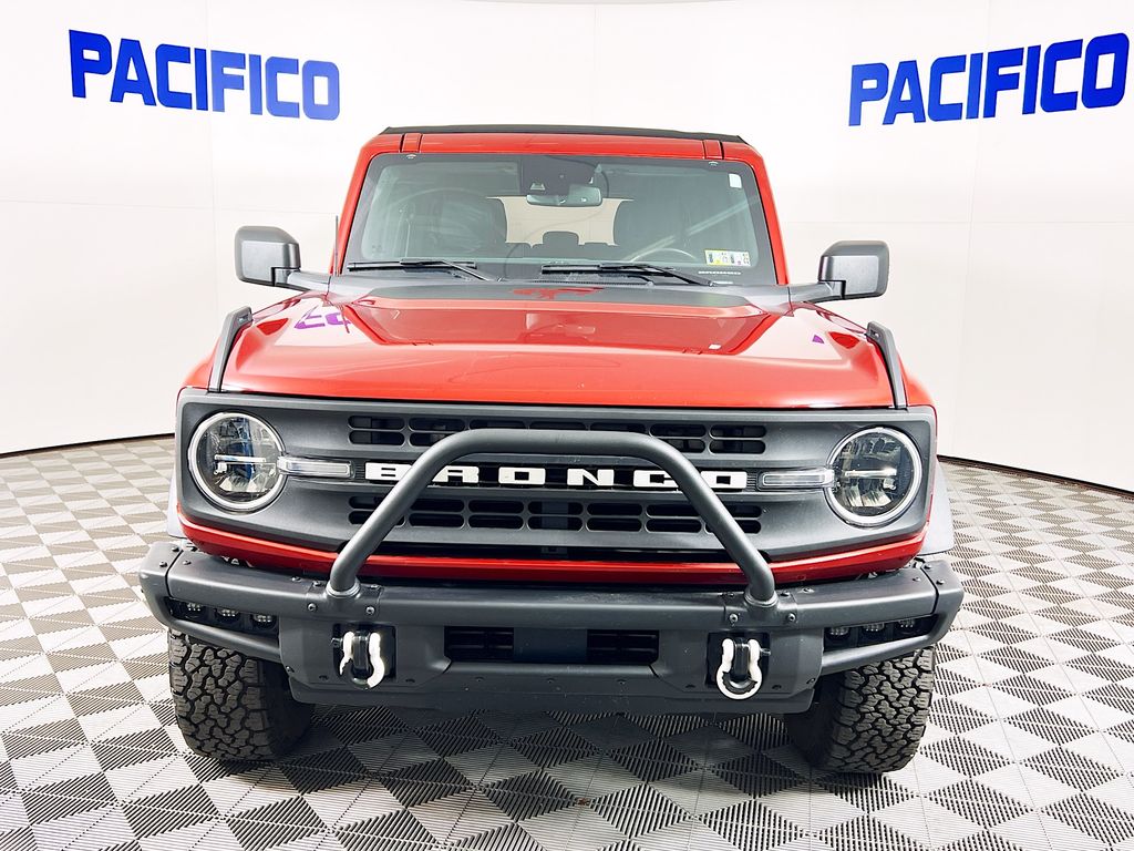 2023 Ford Bronco Black Diamond photo 2