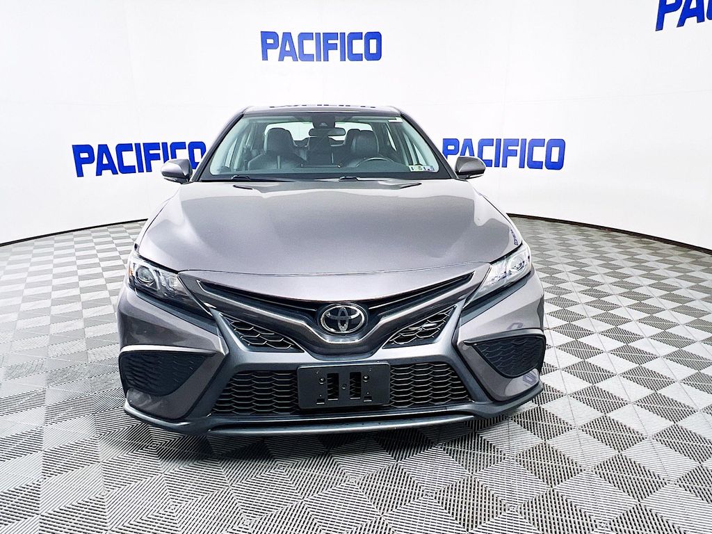 2022 Toyota Camry SE photo 2