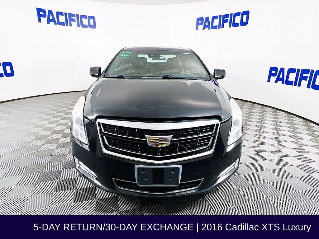 2016 Cadillac XTS Luxury photo 2