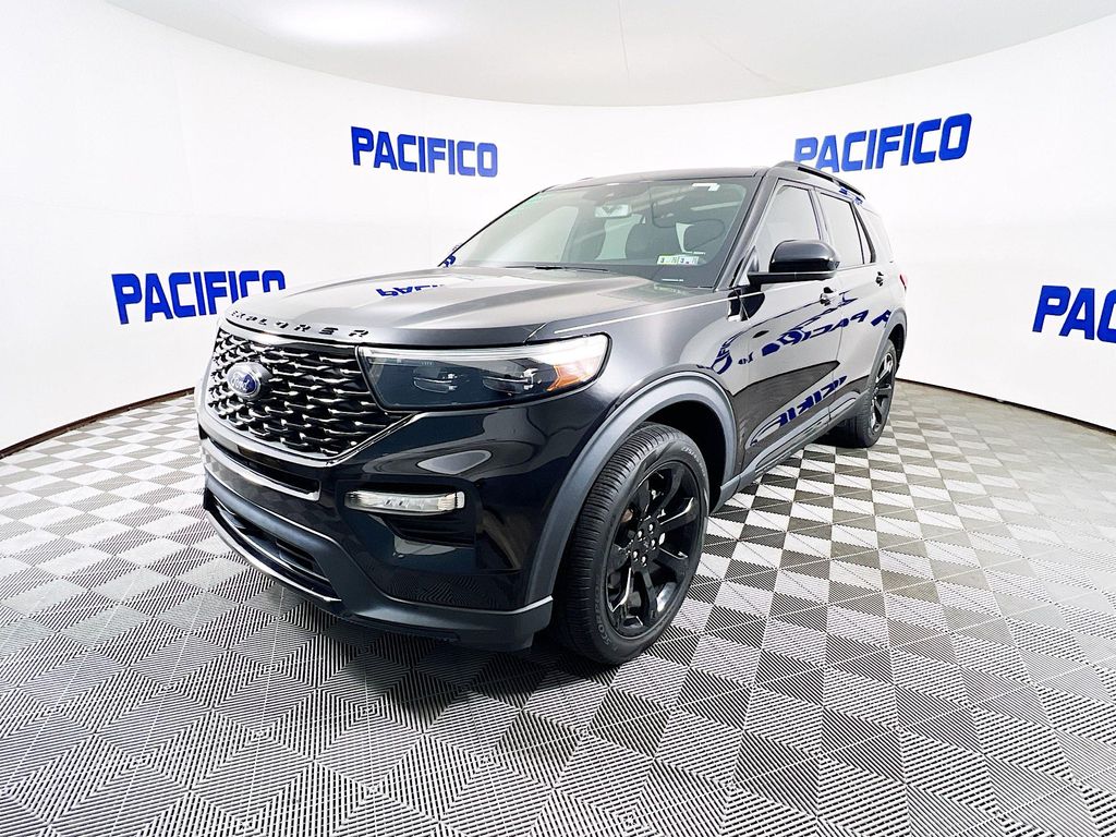2023 Ford Explorer ST-Line photo 2