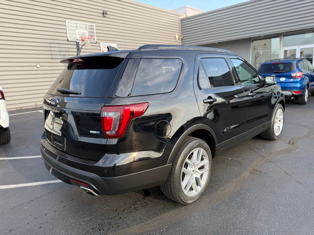 2017 Ford Explorer Sport photo 2