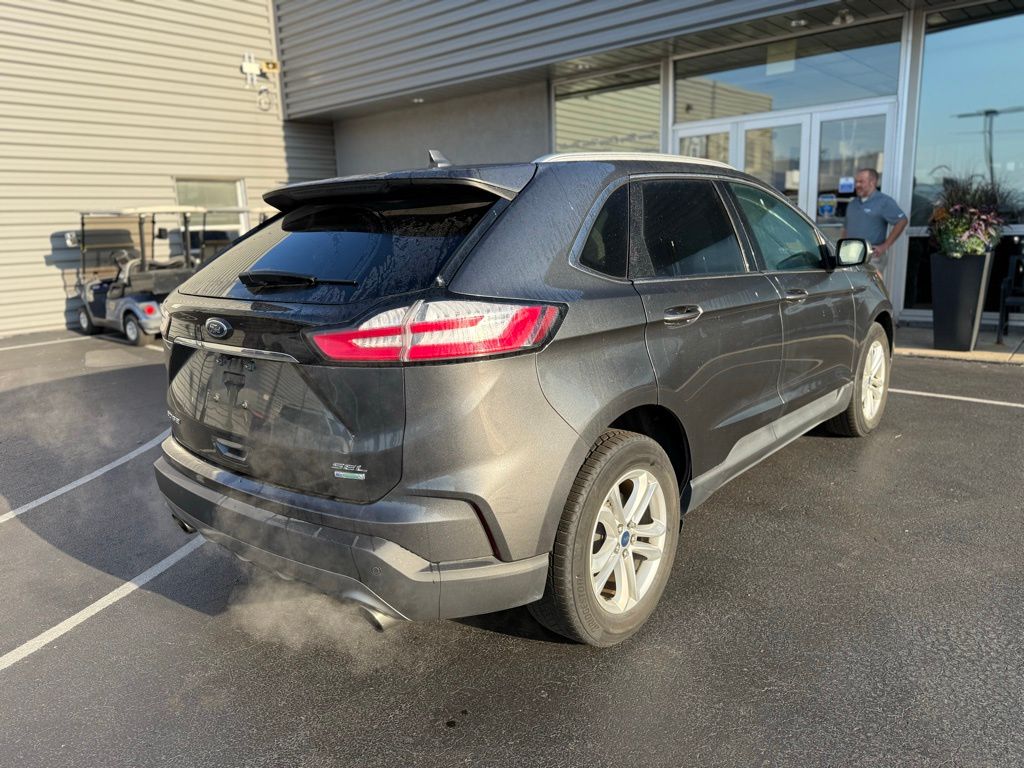 2019 Ford Edge SEL photo 2