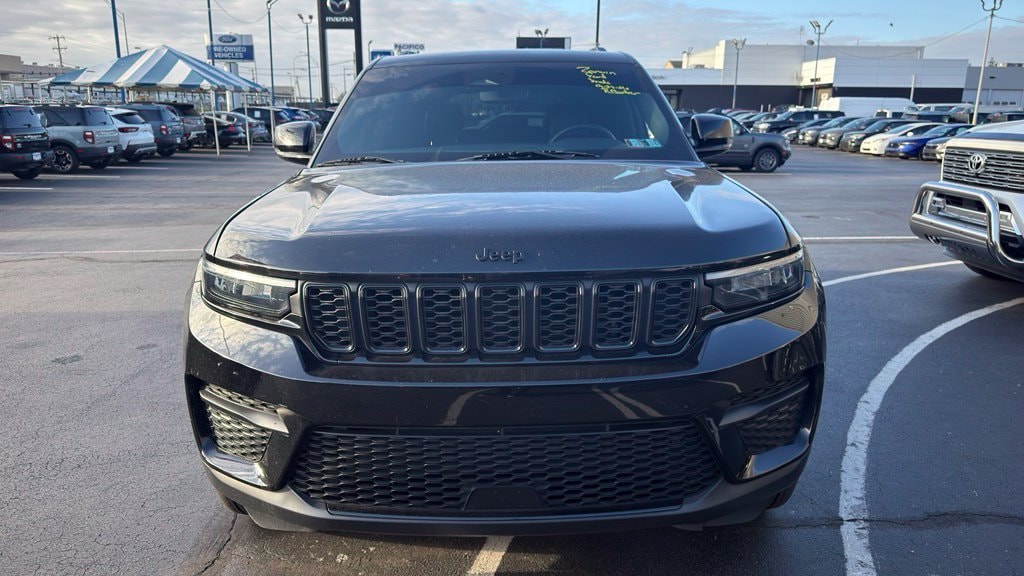 Used 2024 Jeep Grand Cherokee Laredo SUV