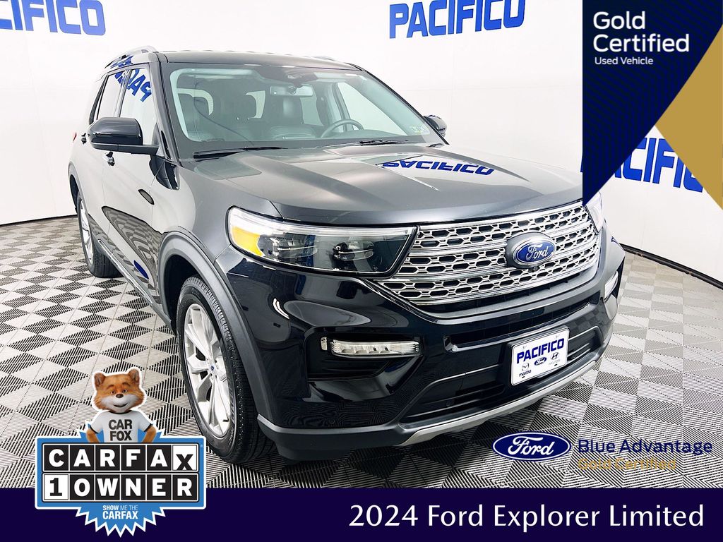 2024 Ford Explorer Limited's photo