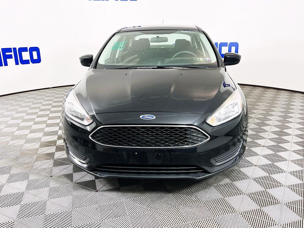 2018 Ford Focus Sedan photo 2