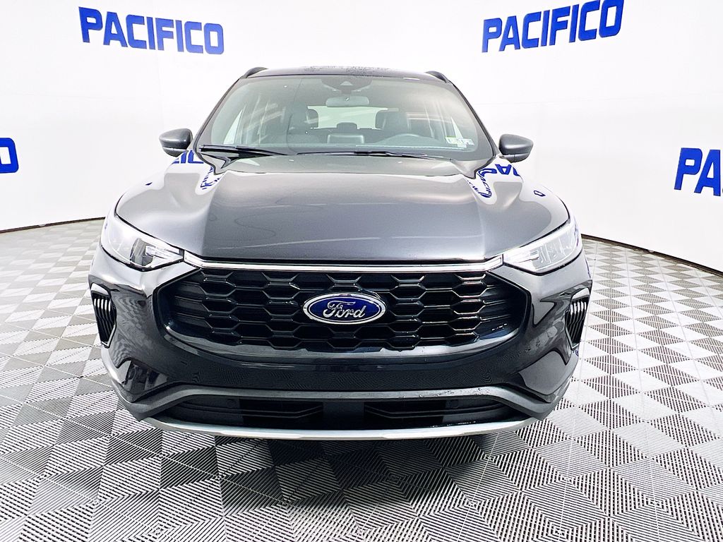 2025 Ford Escape ST-Line photo 2