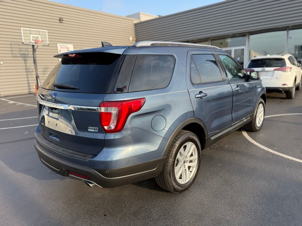 2018 Ford Explorer XLT photo 2