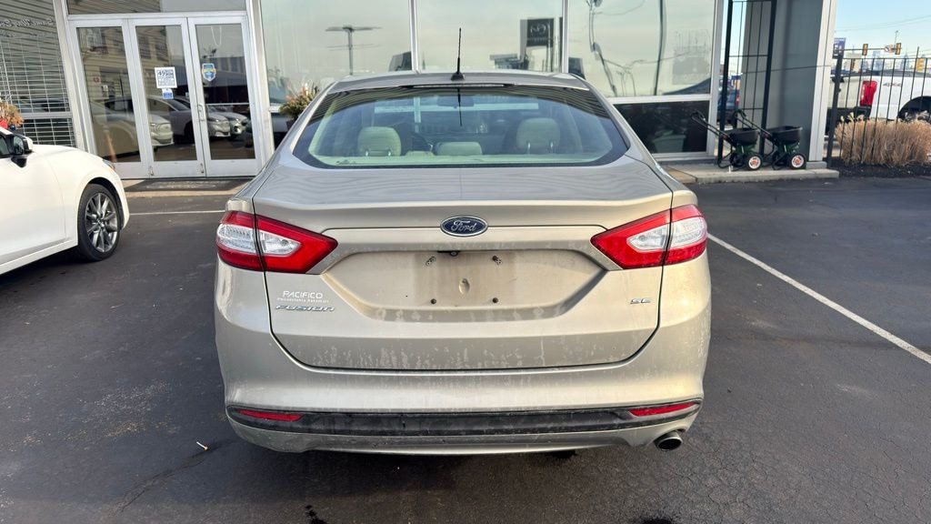 Used 2016 Ford Fusion SE Sedan