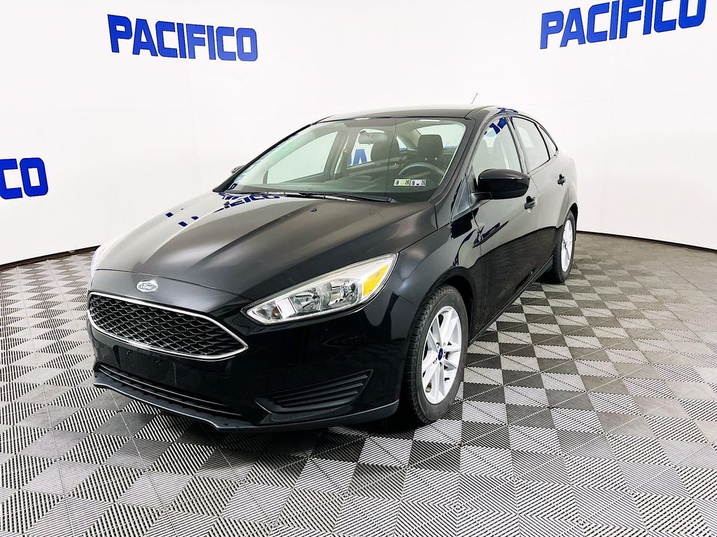 2018 Ford Focus Sedan photo 3