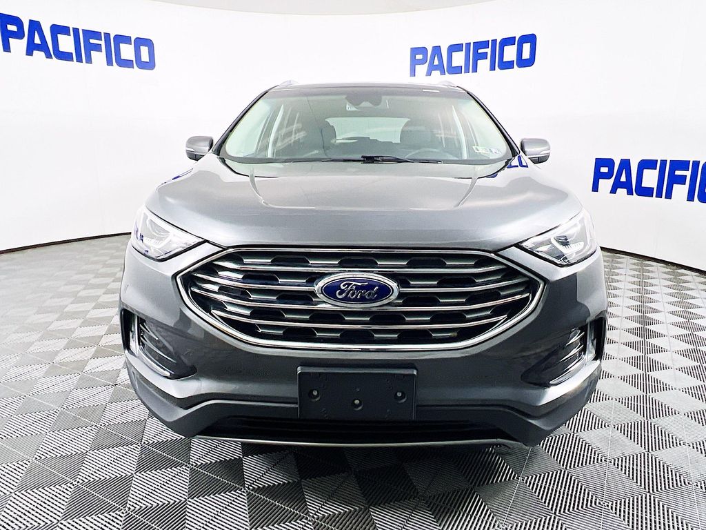2019 Ford Edge SEL photo 2