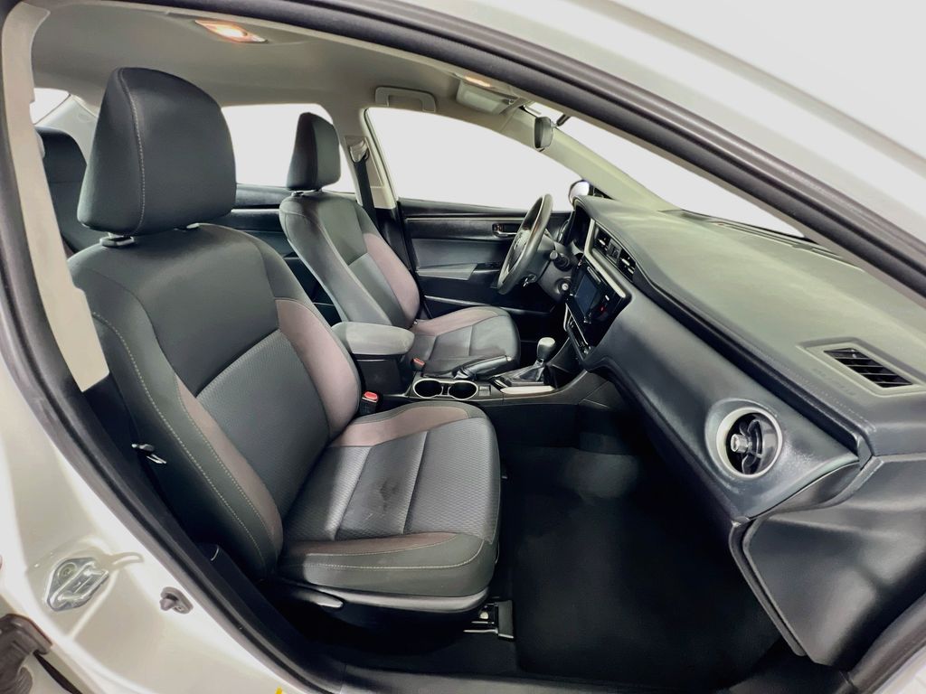 2017 Toyota Corolla LE - Photo 29