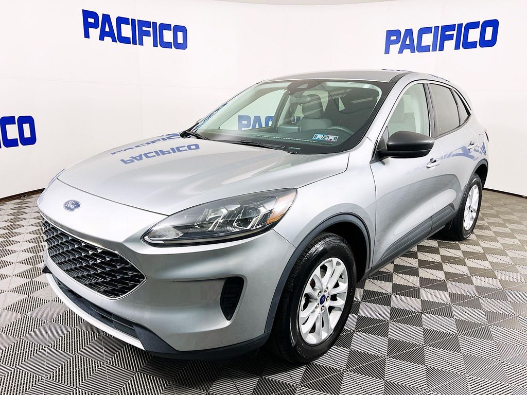 2022 Ford Escape SE photo 2