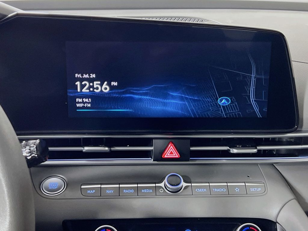 2024 Hyundai Elantra SEL - Photo 12