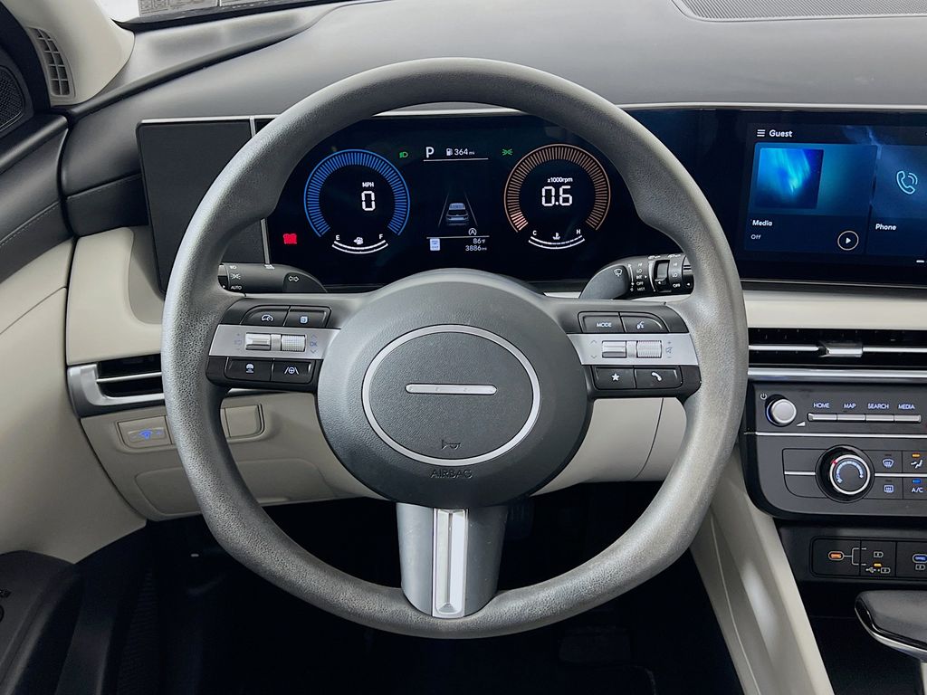 2025 Hyundai Tucson SE - Photo 12