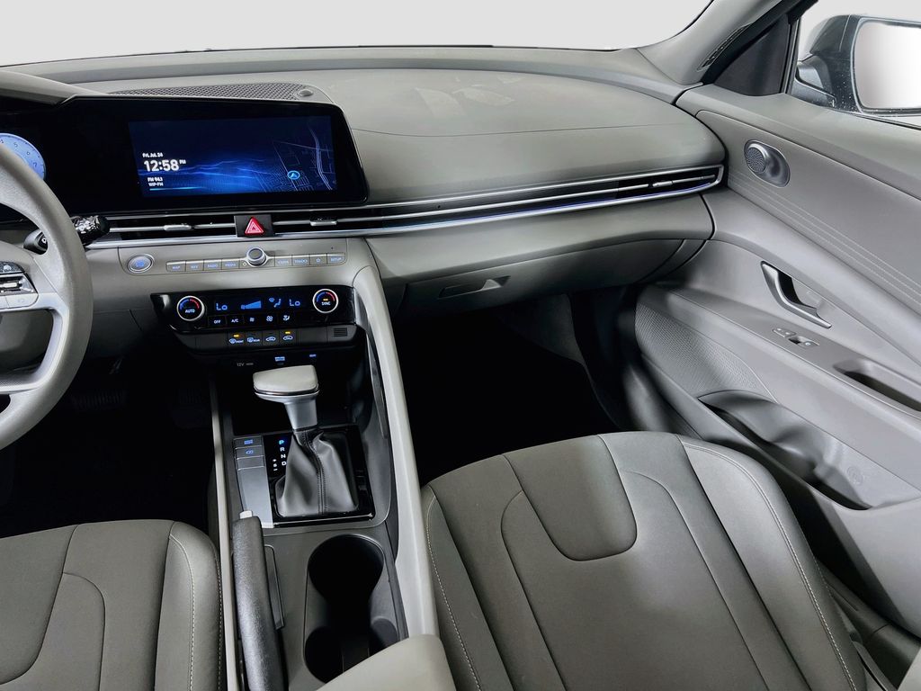 2024 Hyundai Elantra SEL - Photo 21