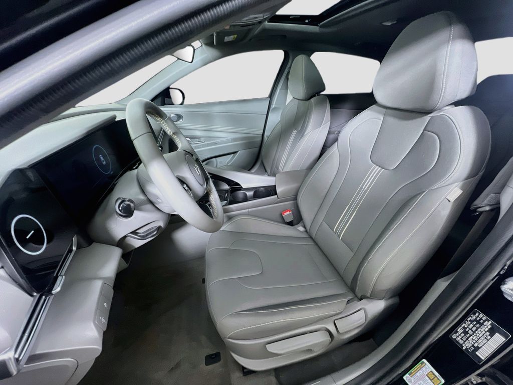 2024 Hyundai Elantra SEL - Photo 11