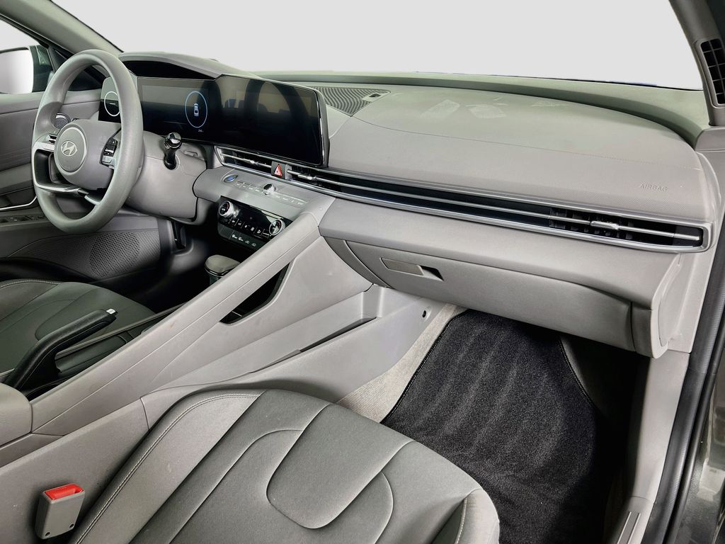 2024 Hyundai Elantra SEL - Photo 25
