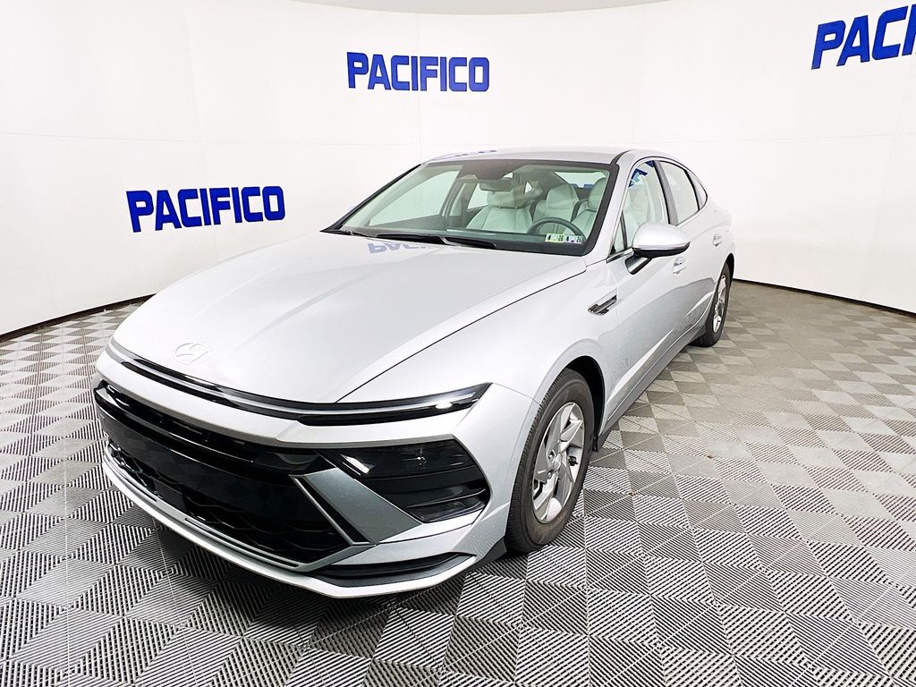 2025 Hyundai Sonata SE photo 3