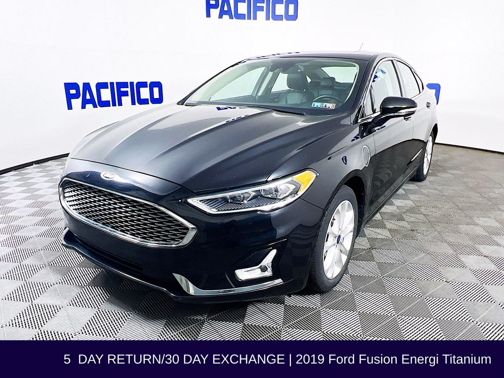 2019 Ford Fusion Energi Titanium photo 4