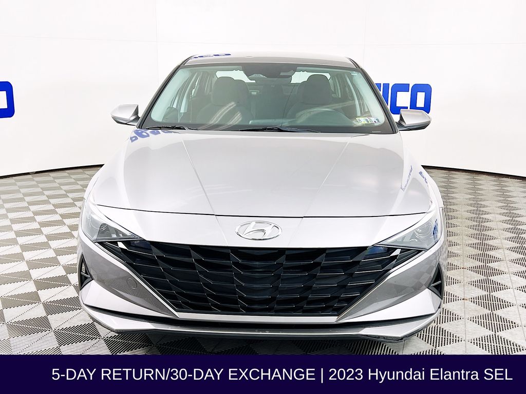2023 Hyundai Elantra SEL photo 2