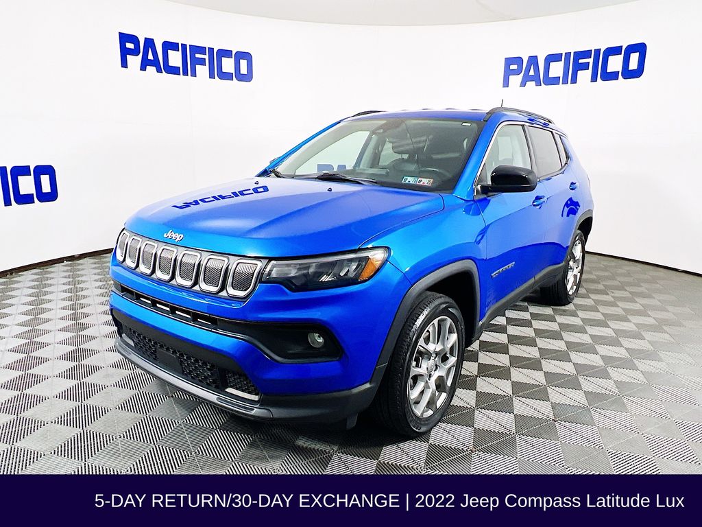 2022 Jeep Compass Latitude Lux photo 3