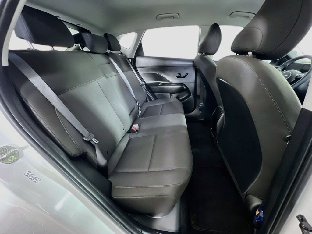 2024 Hyundai Kona SE - Photo 25