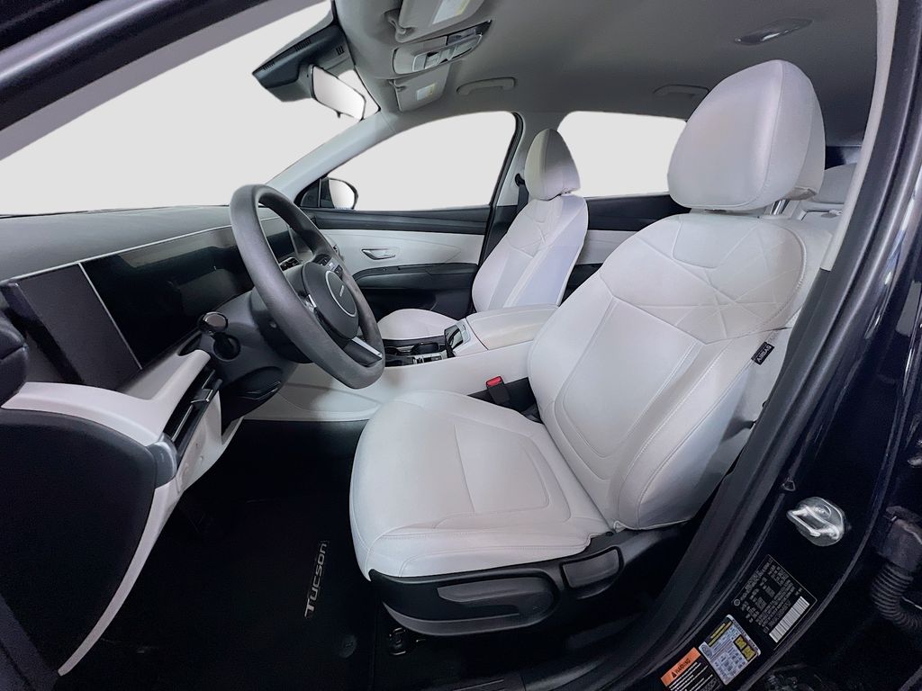 2025 Hyundai Tucson SE - Photo 11