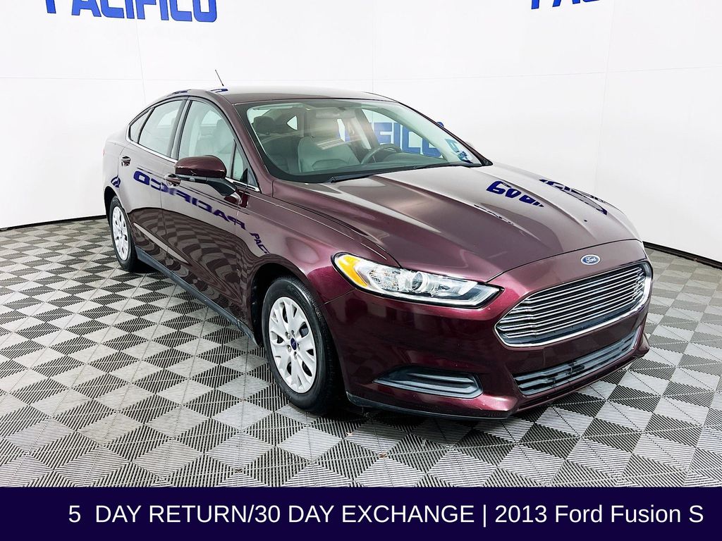 2013 Ford Fusion S's photo