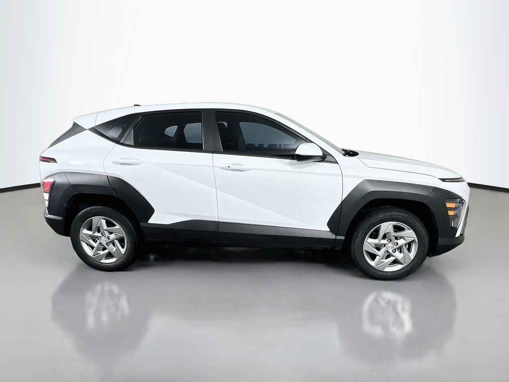 2024 Hyundai Kona SE - Photo 8