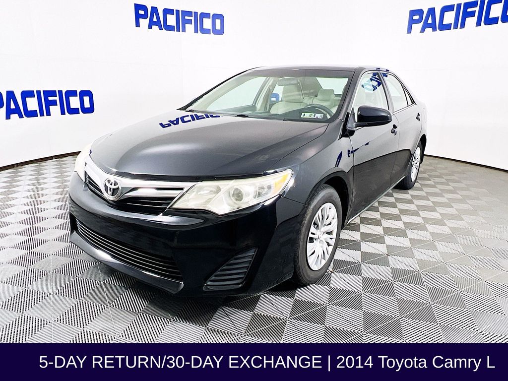 2014 Toyota Camry LE photo 3