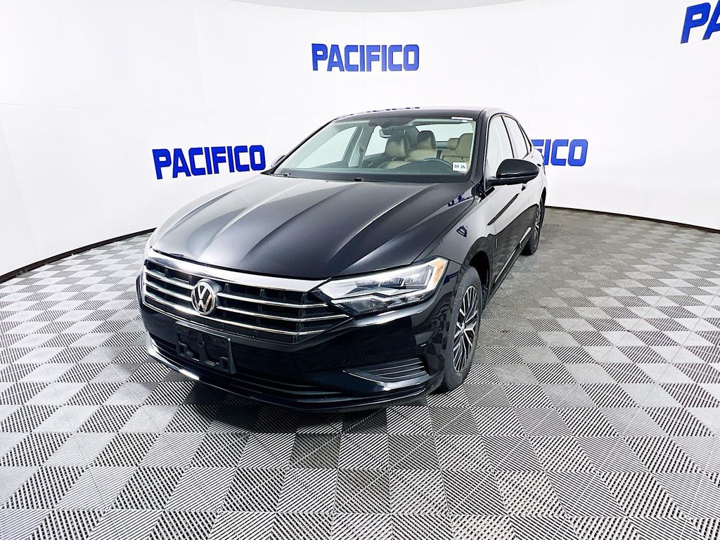 2021 Volkswagen Jetta SE R-Line photo 3