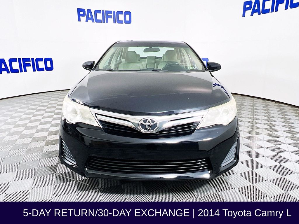 2014 Toyota Camry LE photo 2