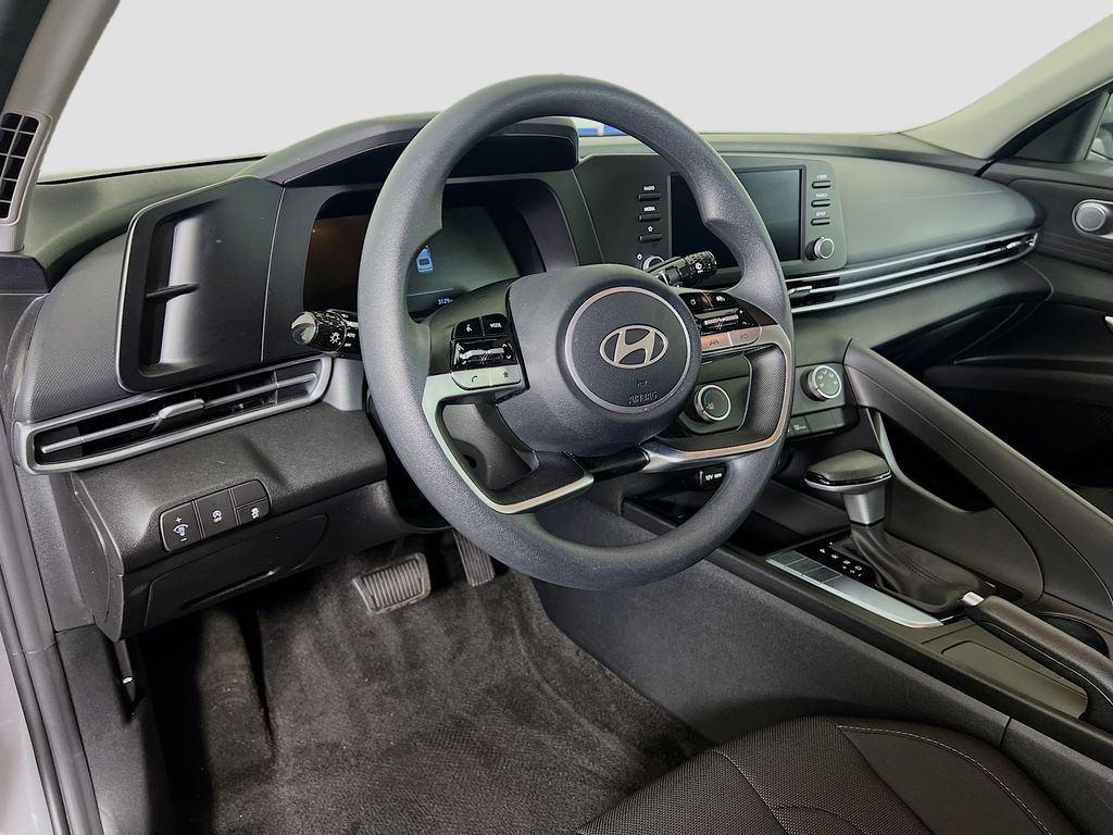 2026 Hyundai Elantra SE - Photo 9