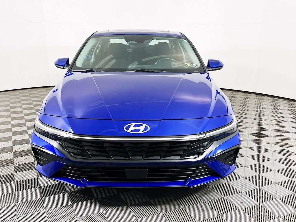 2024 Hyundai Elantra SEL Convenience photo 3
