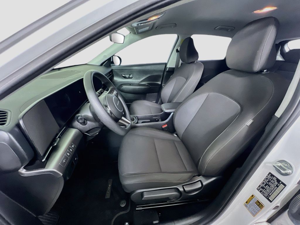 2024 Hyundai Kona SE - Photo 11
