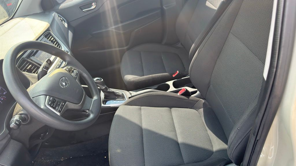 2020 Hyundai Accent SE - Photo 11