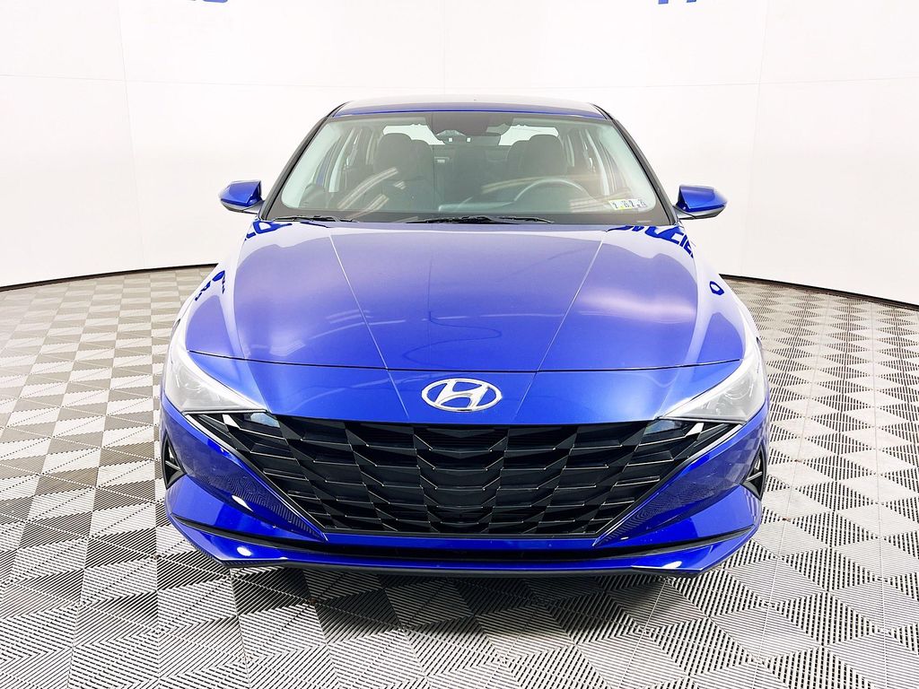 2023 Hyundai Elantra SEL photo 2