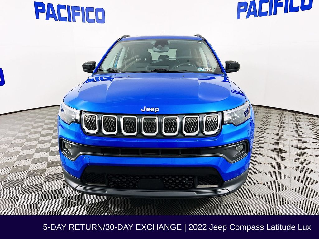 2022 Jeep Compass Latitude Lux photo 2