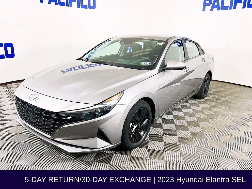 2023 Hyundai Elantra SEL photo 3