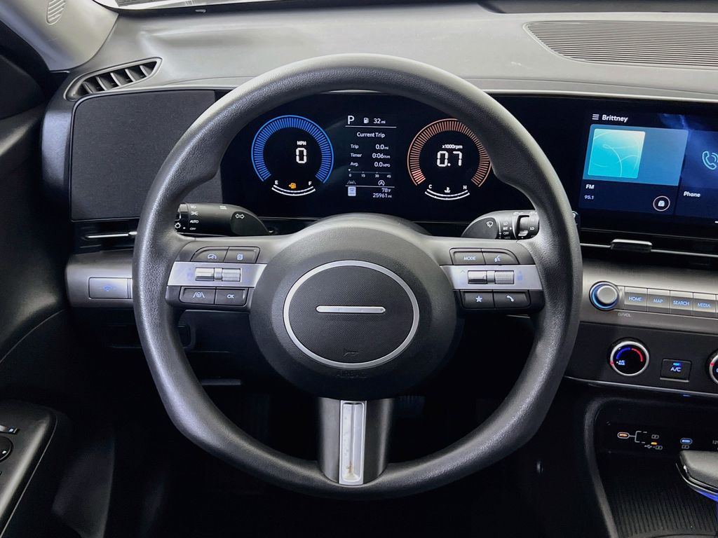 2024 Hyundai Kona SE - Photo 12