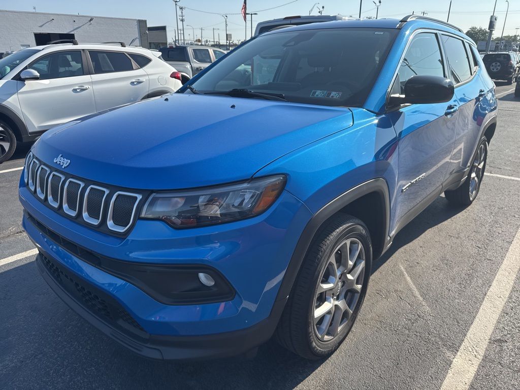 2022 Jeep Compass Latitude Lux photo 3