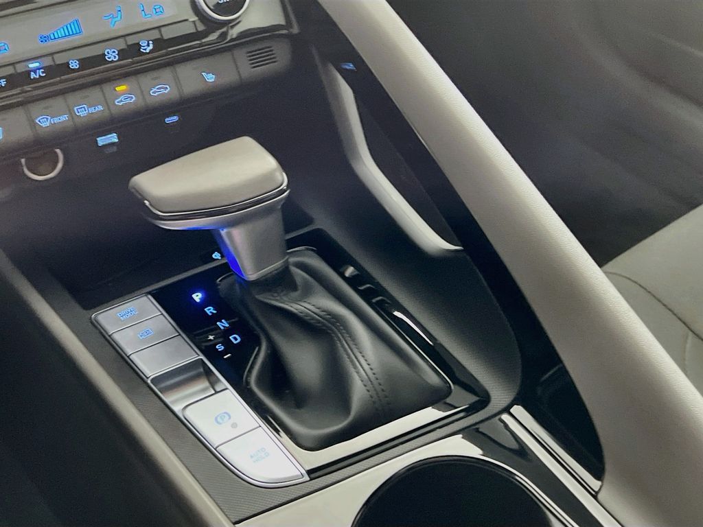 2024 Hyundai Elantra SEL - Photo 19