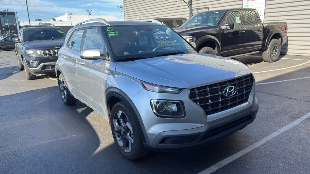 Used 2023 Hyundai Venue SEL SUV