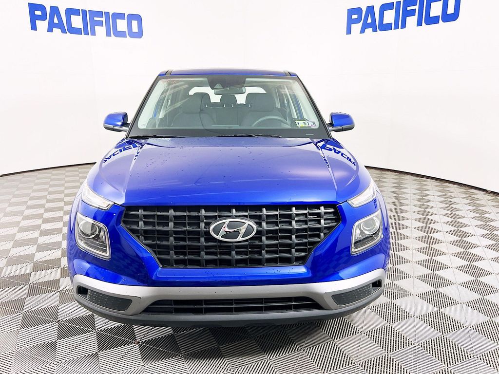 2022 Hyundai Venue SE photo 2