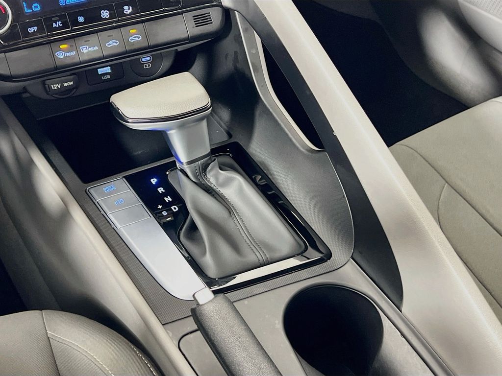 2024 Hyundai Elantra SEL - Photo 16