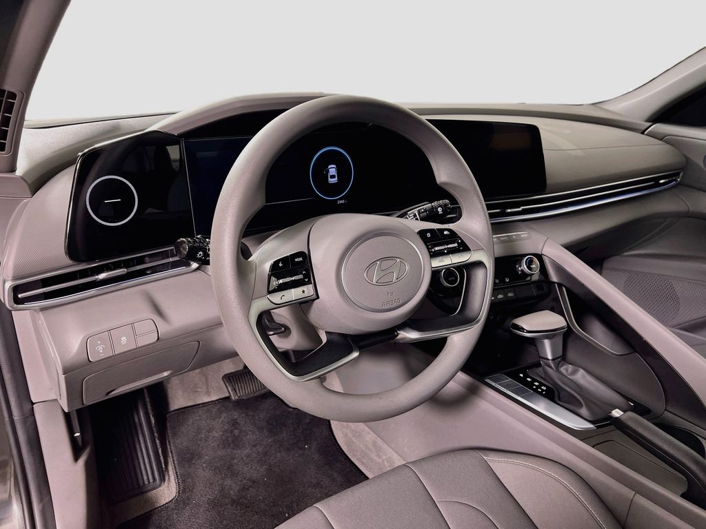 2024 Hyundai Elantra SEL - Photo 8