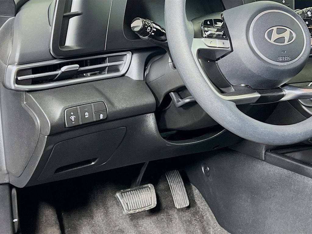 2026 Hyundai Elantra SE - Photo 10
