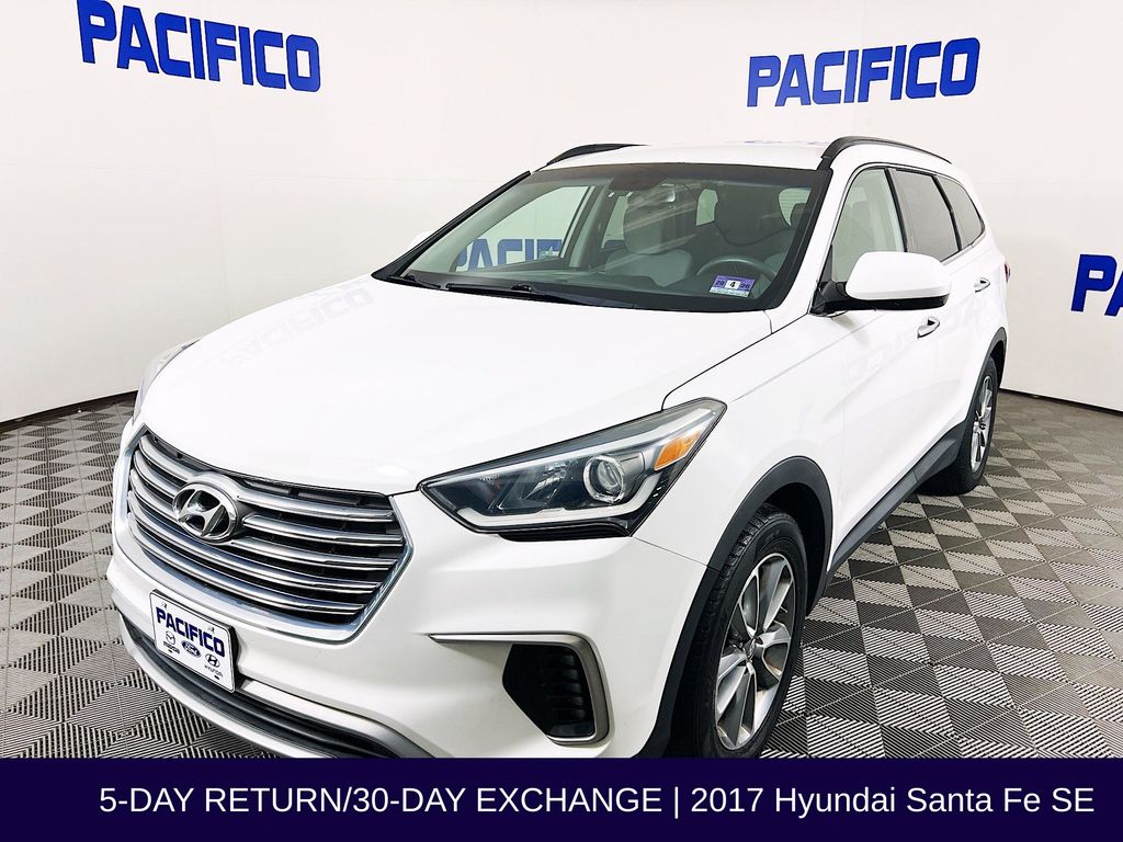 2017 Hyundai Santa Fe SE photo 3