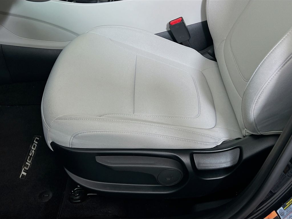 2025 Hyundai Tucson SE - Photo 20